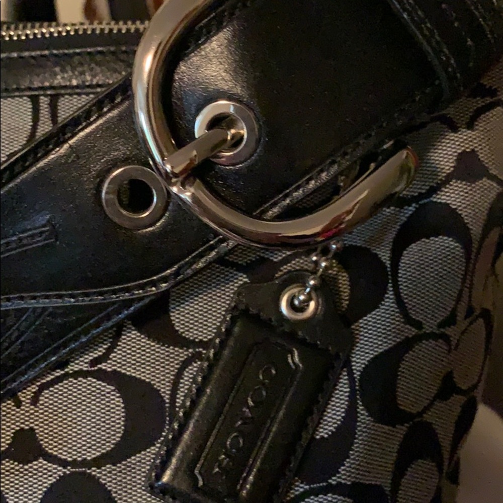Coach signature shoulder handbag - Picture 3 of 7